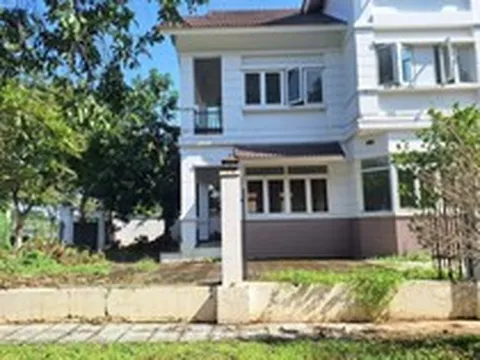 Hoang phí khó tin: Loạt nhà phố giá chục tỷ đồng nhưng không có ai đến ở