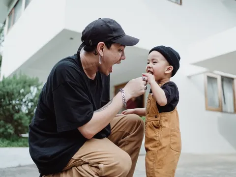 Nỗi ám ảnh 'bố hoàn hảo'