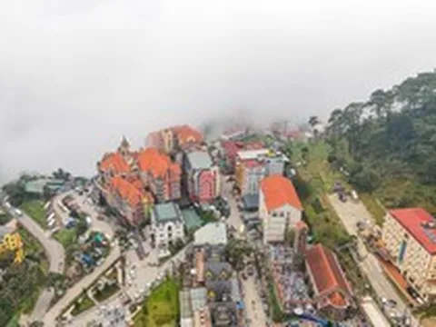 Việt Nam có một ngọn núi lửa cổ 220 triệu năm tuổi, nay là điểm du lịch nổi tiếng thế giới, quanh năm mát mẻ chỉ 20 độ, được ví như "Đà Lạt của miền Bắc"
