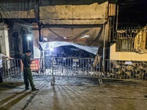 Hiện trường vụ cháy cửa hàng sửa xe máy làm 2 người tử vong ở Hà Nội