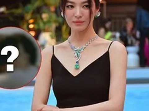 Song Hye Kyo tự đăng cảnh thân mật bên bạn trai tin đồn - thiếu gia tập đoàn đóng tàu lớn thứ 2 Hàn Quốc