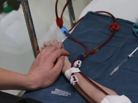 Bé 8 tuổi suýt mất mạng vì được bố mẹ thường xuyên cho ăn món "vạn người mê" thay cơm