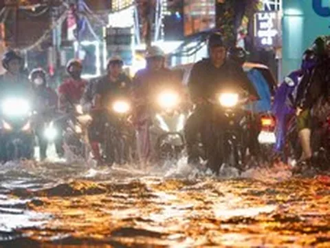 Thời tiết hôm nay 9-10: Miền Trung mưa to, miền Nam mưa kết hợp triều cường