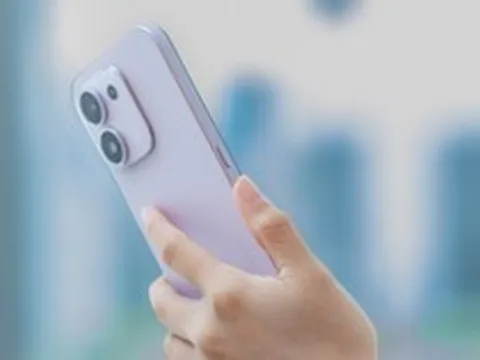 Chiếc smartphone giá 10,5 triệu có pin 8.100 mAh, chống rơi từ độ cao 2,5m