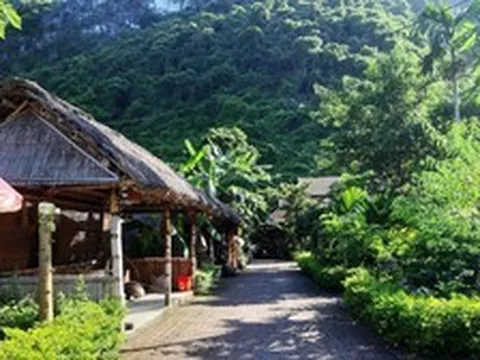 Việt Nam có ngôi làng 89 hộ dân, 297 người cùng sinh sống, được giao nhiệm vụ đặc biệt: Sở hữu đặc điểm rừng - làng - biển hiếm có, nằm trong không gian được UNESCO công nhận cách đây 22 năm