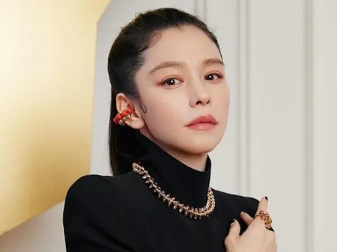 Nữ nghệ sĩ nổi tiếng hé lộ những vết sẹo che giấu suốt 2 thập kỷ