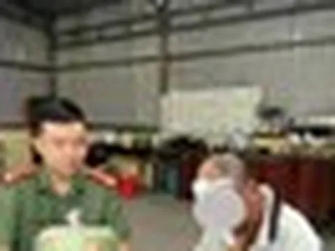 Người đàn ông đi lạc gần 800 km được công an hỗ trợ về nhà
