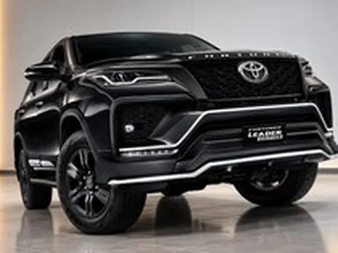 Toyota Fortuner 2026 thêm bản mới: Giá quy đổi gần 1 tỷ đồng, thiết kế hầm hố hơn, thêm tính năng an toàn