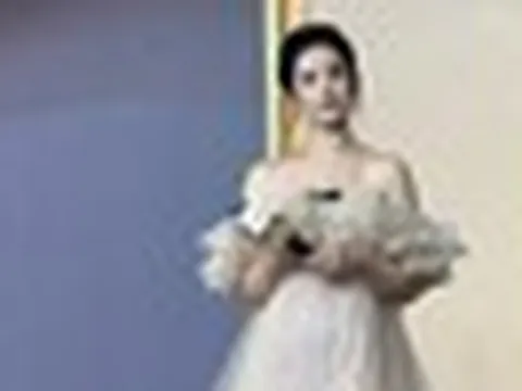 Cam thường lạ lùng của Lưu Diệc Phi