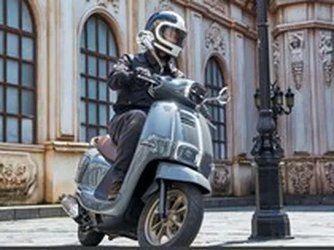 Xe tay ga mới của Suzuki: đẹp ngang ngửa Vespa mà giá chưa tới 40 triệu đồng