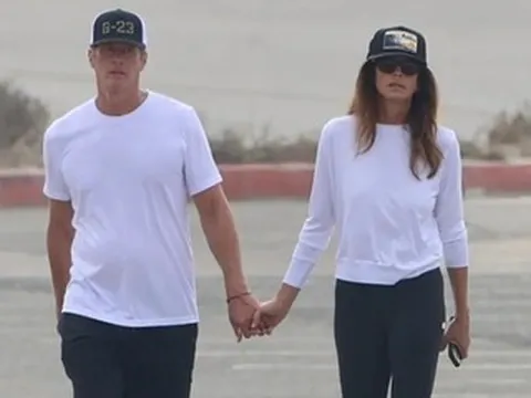 Siêu mẫu Cindy Crawford lần đầu lộ diện sau nỗi đau mất con trai