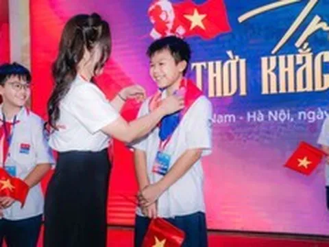 Chương trình "Trở về thời khắc thiêng liêng" hút hơn 3000 người tham dự