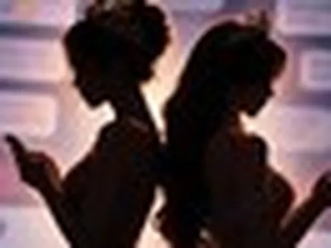 Rầm rộ MXH: 1 Hoa hậu Vbiz vừa đăng quang ngoài mặt "chị chị em em" cười hớn hở, sau lưng lập nhóm chat nói xấu
