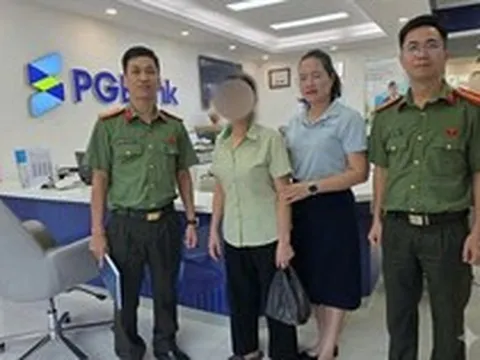 Nhân viên ngân hàng PGBank trình báo công an khi thấy giao dịch đáng ngờ của người phụ nữ SN 1979: Bạn trai hứa tặng 50.000 USD và 900 triệu đồng tiền vàng