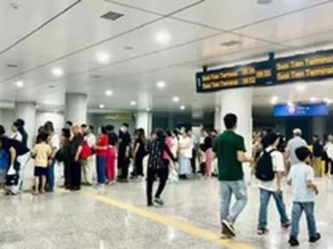 Từ ngày 15-10, có thể mua vé Metro số 1 qua VNeID