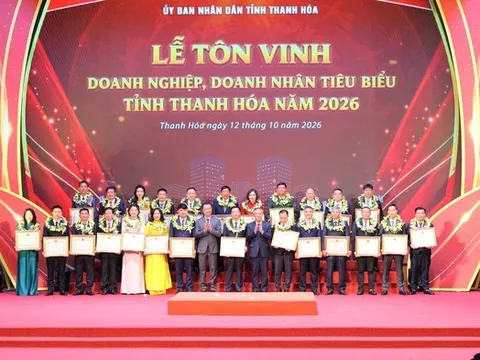 Chủ tịch tỉnh Thanh Hóa tôn vinh, tặng bằng khen cho 100 doanh nghiệp, doanh nhân