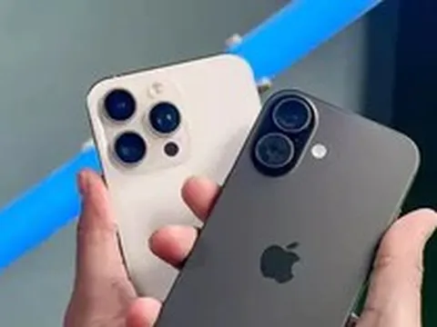 Tôi "hạ cấp" từ iPhone 15 Pro Max xuống chiếc iPhone "rẻ tiền" này và cái kết bất ngờ: Dùng thích hơn hẳn