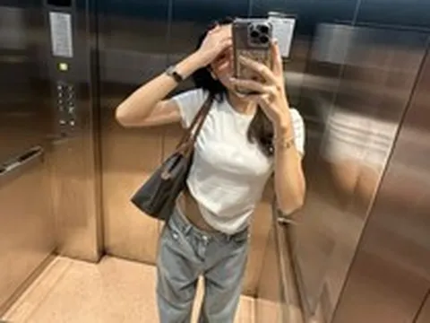 Vì sao thang máy chung cư thường có gương?