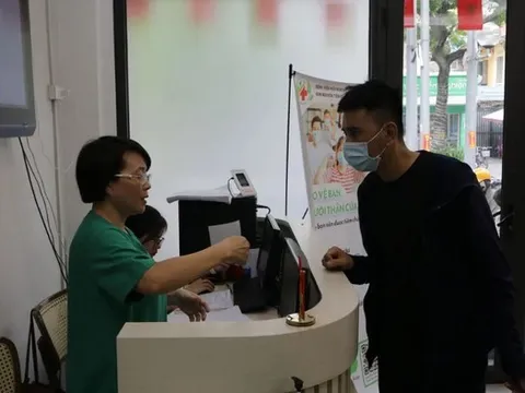 Hà Nội ghi nhận 200-300 ca cúm nhập viện mỗi tuần, dấu hiệu nào cần đến bệnh viện ngay?
