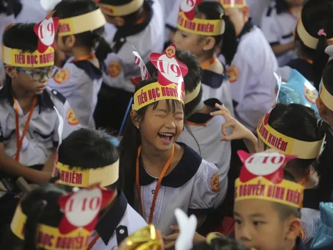 Chính phủ yêu cầu rà soát 114 'siêu trường' có trên 100 lớp