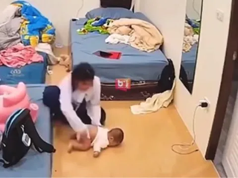 Chị gái làm em sơ sinh ngã úp mặt xuống đất, người mẹ phát hiện liền có phản ứng khiến ai nấy nín lặng
