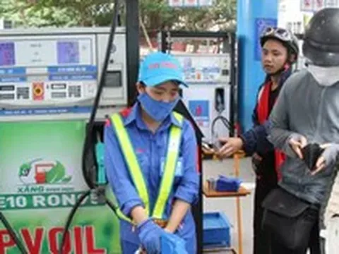 Thủ tướng: Kiểm soát giá điện, xăng dầu