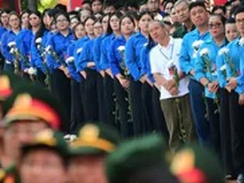Bí thư Lâm Đồng gửi thư khen người chở 4.000 cành cúc trắng xuống TP.HCM tiễn các liệt sĩ