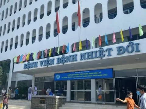 Tp.HCM: 3 học sinh cùng trường nhiễm não mô cầu, 1 em tử vong