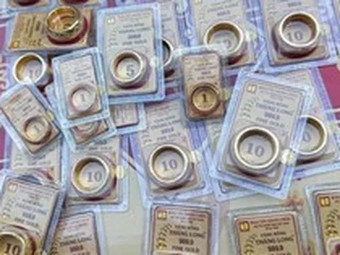 Nên mua vàng nhẫn hay vàng miếng?