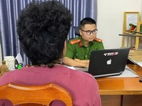 Nam sinh 2008 ở TP.HCM gọi điện nhờ bố mẹ chuyển khoản 1,2 tỷ đồng, 30 phút sau được công an đưa đi