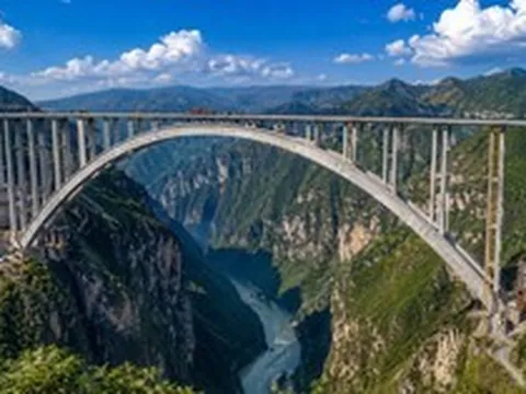Huy động hơn 28.000 m³ bê tông xây cầu vòm phá kỷ lục thế giới: Dài gần bằng cầu Long Biên, tiết kiệm hơn 80 triệu USD