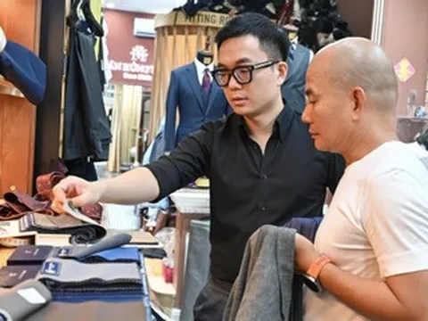 Thạc sĩ ngoại giao 'cất bằng', về nối nghiệp tiệm may Âu phục 3 đời ở Hà Nội