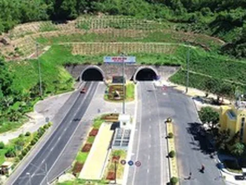 Huy động 100.000 m3 bê tông xây siêu hầm xuyên núi dài nhất Việt Nam: tổng vốn 3.000 tỷ đồng, rút ngắn thời gian di chuyển 1 giờ xuống còn 10 phút