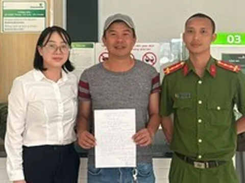 Chuyển nhầm 900 triệu đồng vào tài khoản Vietcombank của người đàn ông ở Ninh Bình, anh Nguyễn Lộc Tài SN 1985 phải trình báo công an