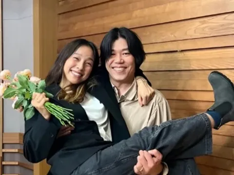 "Nữ hoàng gợi cảm" Lee Hyori tận tình chăm sóc chồng mắc bệnh về thần kinh phế vị