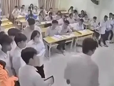 Bắt khẩn cấp nam sinh hành hung cô giáo trong lớp: Sở GD&ĐT Hà Nội lên tiếng