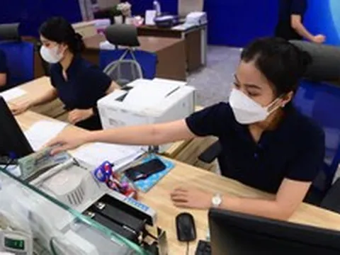 Lãi suất huy động cao, tiền dồn vào ngân hàng