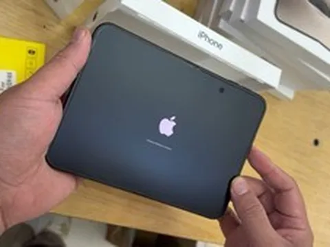 Video 'đập hộp' sớm iPhone Duo trước ngày mở bán