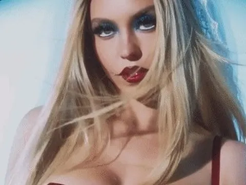 Nữ diễn viên phim 18+ lại khiến khán giả nín thở