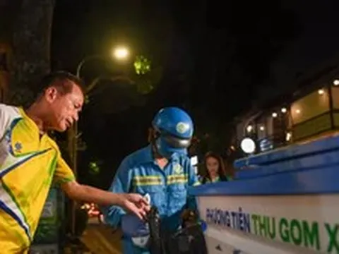 Hà Nội lý giải nghịch lý thu gom rác: Rác phường này 'dạt' sang phường khác