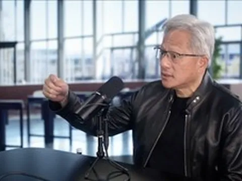 Tuyên bố "gây bão" của Jensen Huang: AI đã biến 1 tỷ người thành lập trình viên như thế nào?