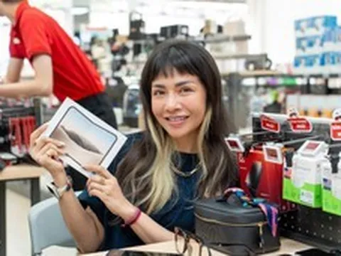 Những chủ nhân iPhone Duo đầu tiên tại Việt Nam nhận máy
