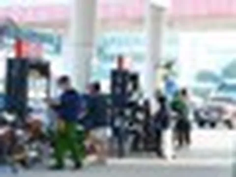 1 lít xăng ngốn 1/3 thu nhập một ngày của người Lào, 1/5 của người Campuchia, người Việt Nam thì sao?