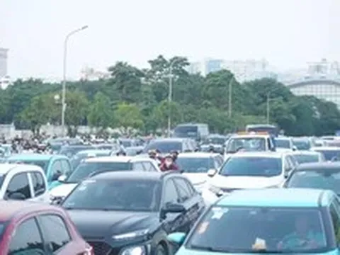 Mọi ngả đường đổ về sân Mỹ Đình đều tê liệt