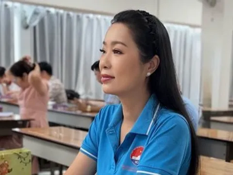 NSND Trịnh Kim Chi rạng rỡ trong phòng thi, Chí Trung đọ giọng cùng Trọng Tấn
