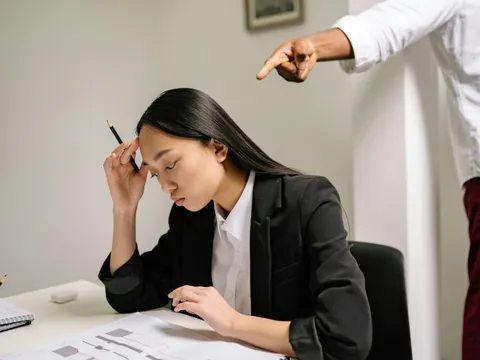 Nhắc nhở học sinh cũng bị 'bóc phốt', khi quyền làm thầy bị bóp nghẹt