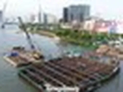 Bí mật dưới mặt nước của cầu đi bộ qua sông Sài Gòn