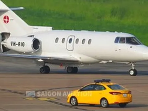 Máy bay tí hon dài 16m, tốc độ 828 km/h xuất hiện tại TP.HCM: Không chở khách thường, bên trong là nơi giành giật sự sống