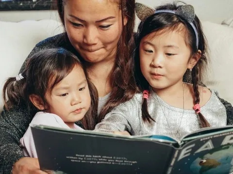 Áp lực khó nói thành lời của những đứa con đầu lòng