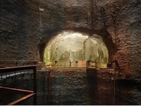 Một quốc gia Đông Nam Á xây kho dự trữ dầu trong hang ngầm sâu 150 m dưới lòng đất, sức chứa 9 triệu thùng